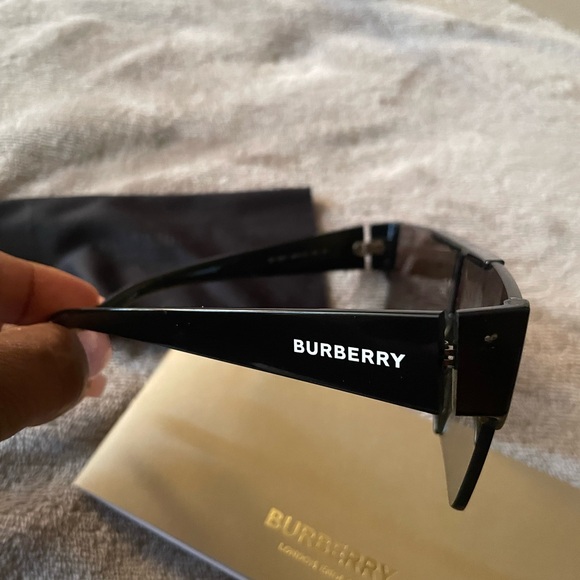 🏇🏇BURBERRY SUNGLASSES🏇🏇 - Picture 8 of 8